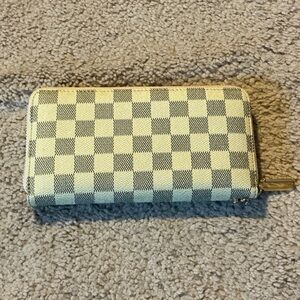 Checkered designer type Wallet - off white and Gray